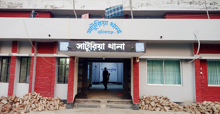 ধর্ষণচেষ্টায় অভিযুক্ত স্বামীকে ছাড়াতে থানায় দুই স্ত্রী