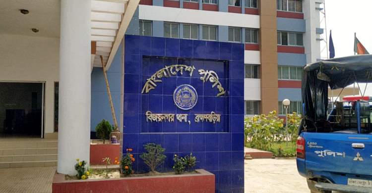 ‘অপহৃত’ কিশোরী উদ্ধার: এসআই বলছেন এক ওসি আরেক