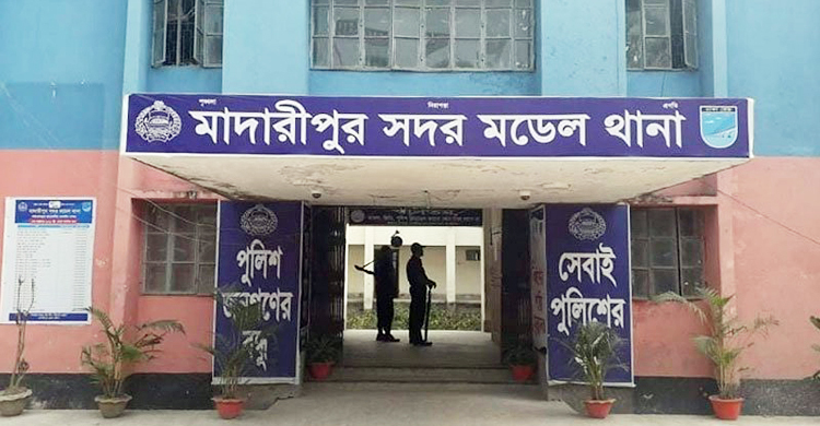 প্রেমিকাকে ধর্ষণের অভিযোগ, ৯৯৯-এ কল দিয়ে প্রেমিককে আটক