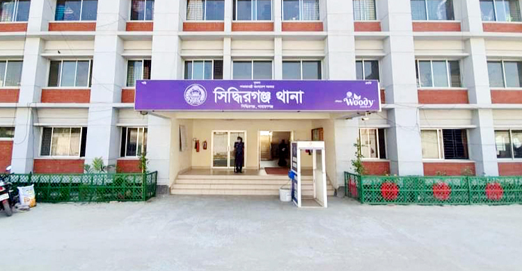 সিদ্ধিরগঞ্জে মাদকবিরোধী অভিযানে পুলিশের ওপর হামলা