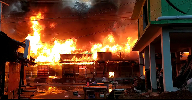 বান্দরবানের থানচি বাজারে আগুন