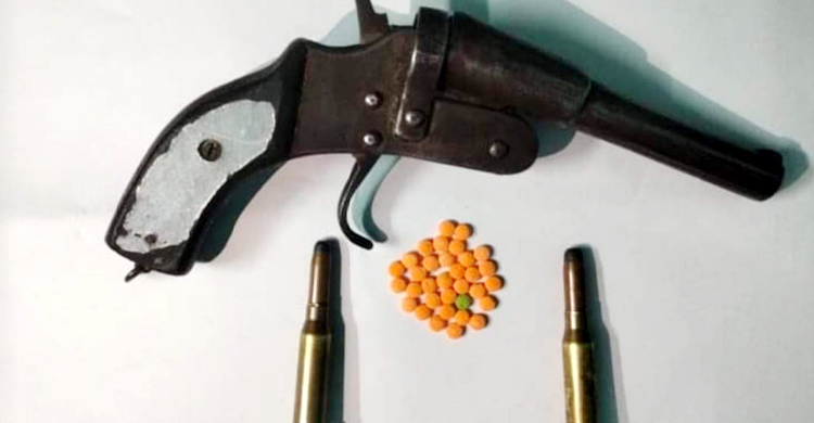 ধাওয়ার সময় পুলিশের সঙ্গে গোলাগুলি, ভারতীয় নাগরিকসহ গ্রেফতার ১০