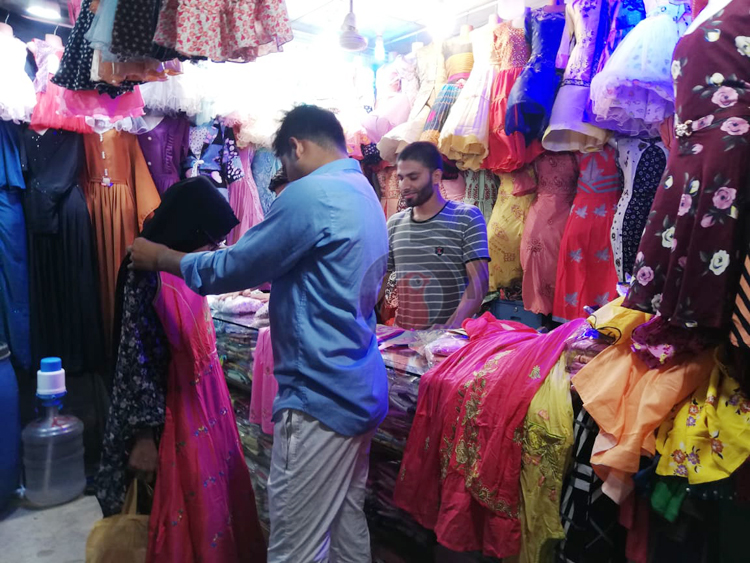 মধ্যবিত্ত তরুণীদের পছন্দ থ্রি-পিস