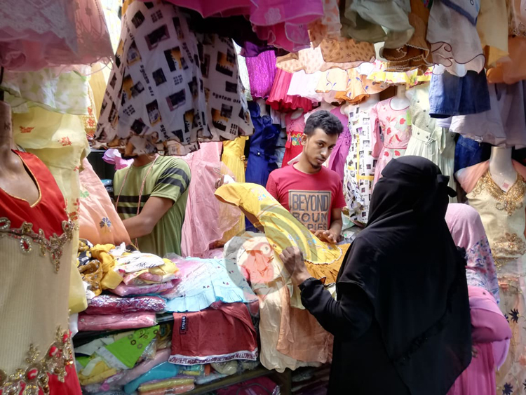 মধ্যবিত্ত তরুণীদের পছন্দ থ্রি-পিস