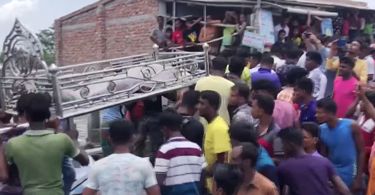 বাবার পর ছেলেকেও খেল বাঘ