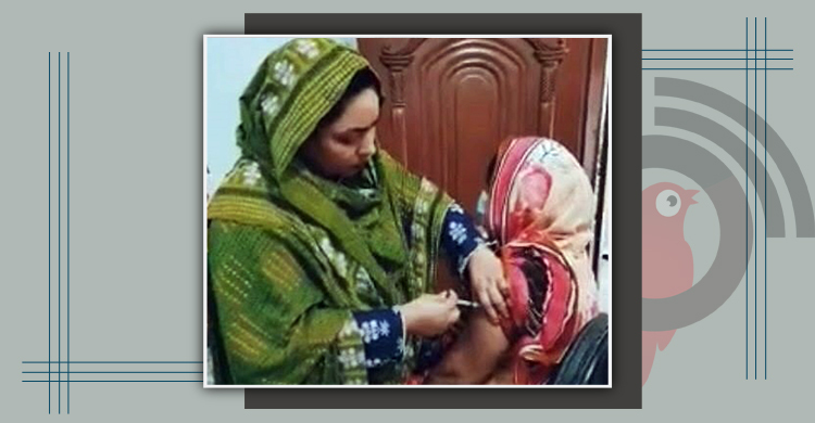 শতাধিক ব্যক্তিকে নিজেই টিকা দিলেন নারী কাউন্সিলর