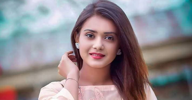 এখন রোজা রাখি, পাঁচ ওয়াক্ত নামাজ পড়ি : তানজিন তিশা