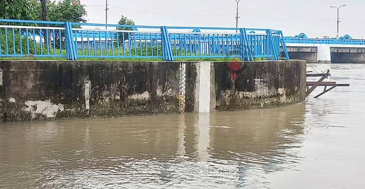 তিস্তার পানি বিপৎসীমা ছুঁই ছুঁই