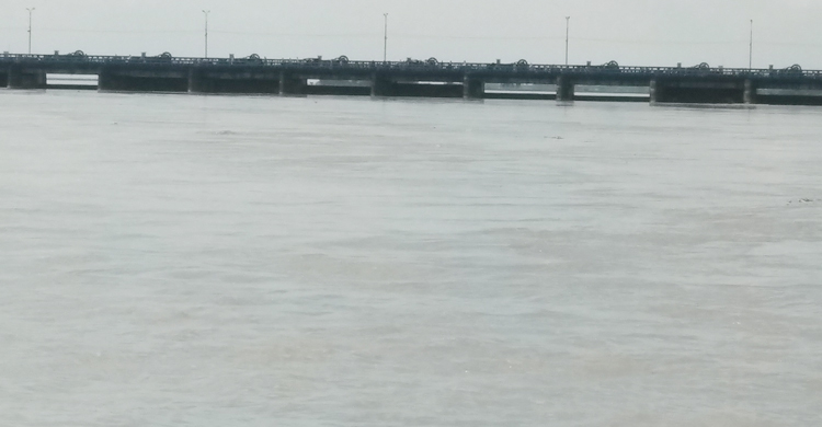 নীলফামারীতে বিপৎসীমা ছুঁয়েছে তিস্তার পানি