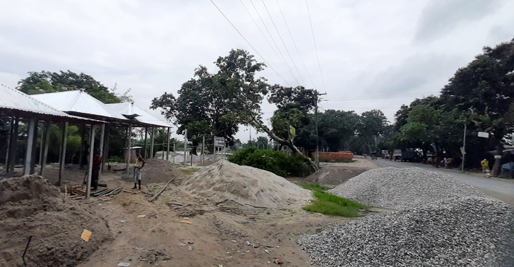 বেহাত হচ্ছে তিস্তা ব্যারেজের জমি, গড়ে উঠছে শত শত দোকান