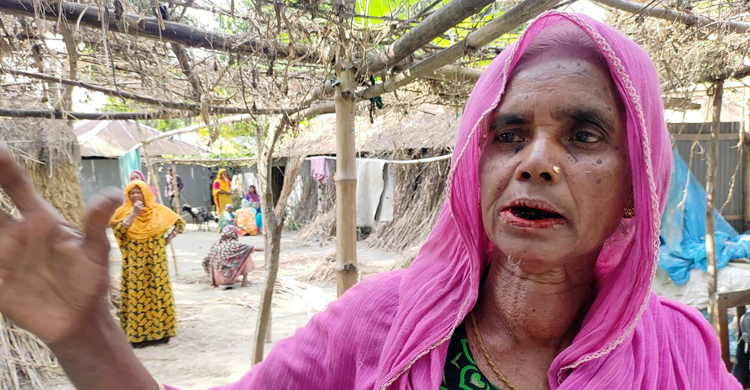 কুড়িয়ে পাওয়া ৫০ হাজার টাকা ফেরত দিয়ে প্রশংসায় ভাসছেন বৃদ্ধা