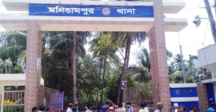 স্কুলে সাড়ে ১৯ লাখ টাকা কুড়িয়ে পেল শিক্ষার্থীরা