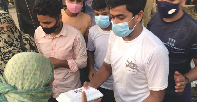 এক টাকায় খাবার পেলেন ৯০ অসহায়