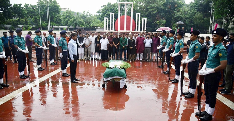 শহীদ মিনারে ফুলেল শ্রদ্ধায় সিক্ত তোয়াব খান