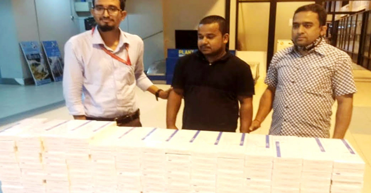 শাহ আমানতে ২০০ কার্টন বিদেশি সিগারেট জব্দ
