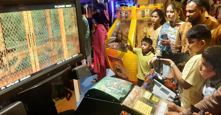 ‘টগি ফান ওয়ার্ল্ডে’ মেতেছে শিশু-কিশোর-তরুণরা