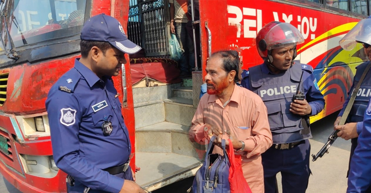 ঢাকা-চট্টগ্রাম মহাসড়কে পয়েন্টে পয়েন্টে পুলিশের তল্লাশি