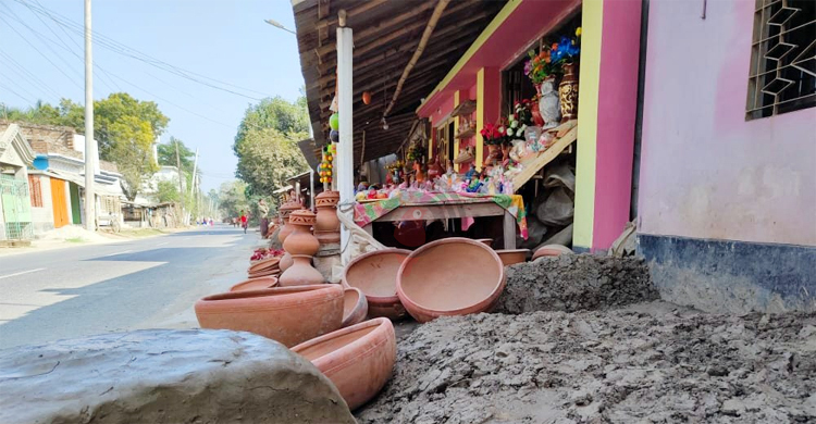 উদ্যোগের অভাবে মৃতপ্রায় মৃৎশিল্প