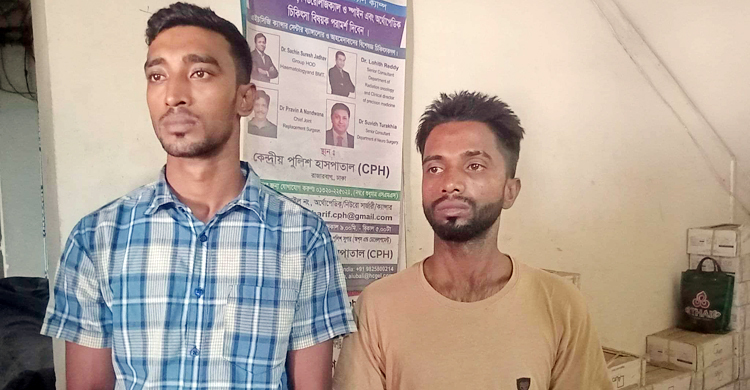 নামাজ পড়ার সময় প্রাইভেটকার হাওয়া, যেভাবে গ্রেফতার চোরচক্র