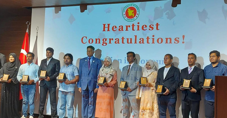 তুরস্কে পড়ুয়া বাংলাদেশি কৃতি শিক্ষার্থীদের সংবর্ধনা