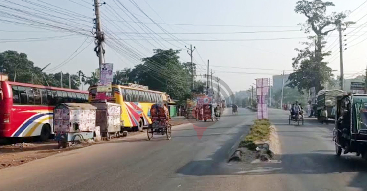 ফরিদপুরে গণপরিবহন বন্ধ, দুর্ভোগ মানুষের