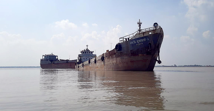 পশুর নদীতে দুর্ঘটনার কবলে কয়লাবাহী কার্গো জাহাজ