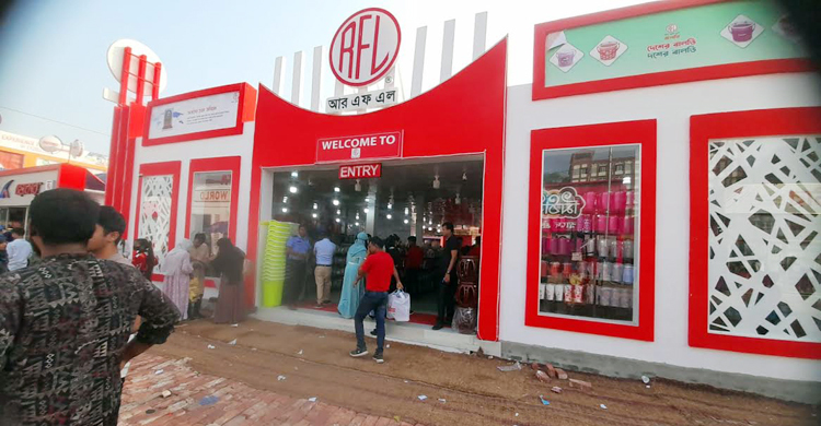 হাজারো পণ্যের পসরায় নজর কাড়ছে আরএফএল প্যাভিলিয়ন