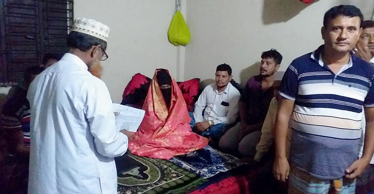 প্রেমিকের বাড়িতে ৪ ঘণ্টা অনশনের পর বিয়ে