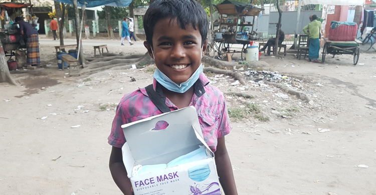 মাস্ক বেচে সংসার চালানো সেই তরিকুল নিখোঁজ