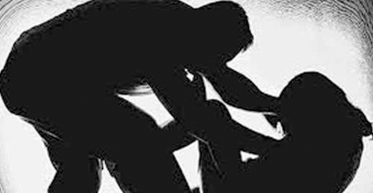 স্বামীর অপেক্ষায় দরজা খুলে রেখে সর্বনাশ হলো গৃহবধূর