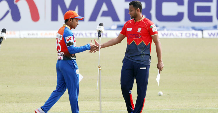 সাকিবদেরও আগে ব্যাটিংয়ে পাঠালো মুশফিকের খুলনা
