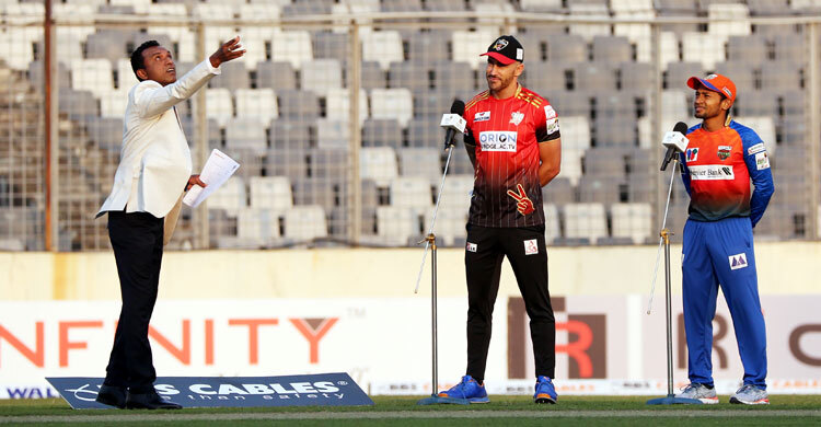 বাঁচা-মরার লড়াইয়ে ফিল্ডিংয়ে মুশফিকের খুলনা