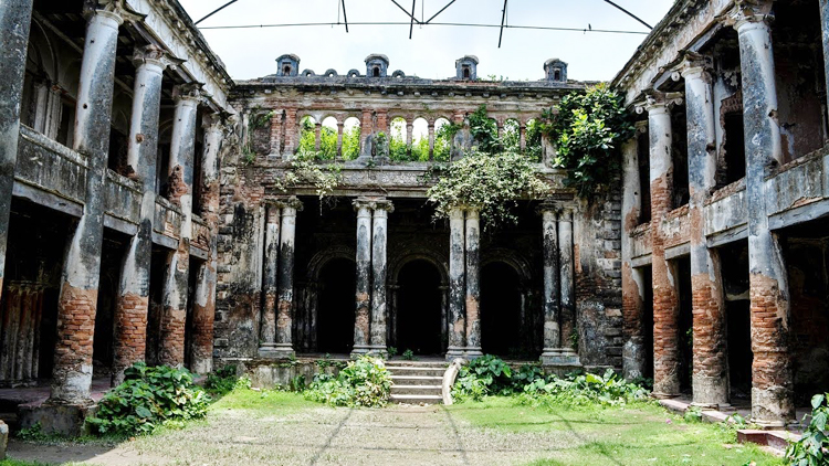 সুযোগ পেলেই দেখে আসুন দেশের ৭ জমিদার বাড়ি
