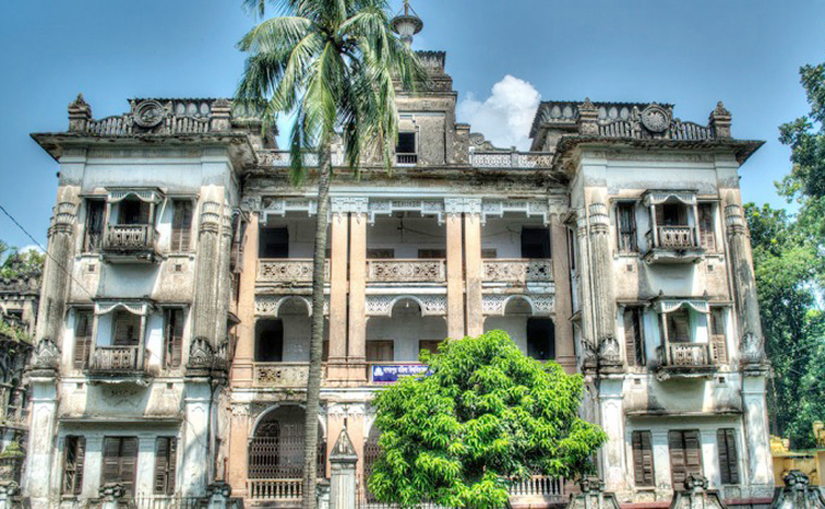 সুযোগ পেলেই দেখে আসুন দেশের ৭ জমিদার বাড়ি