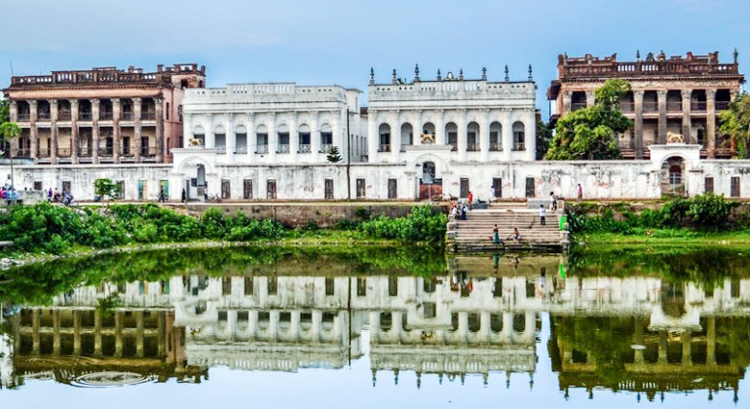 সুযোগ পেলেই দেখে আসুন দেশের ৭ জমিদার বাড়ি
