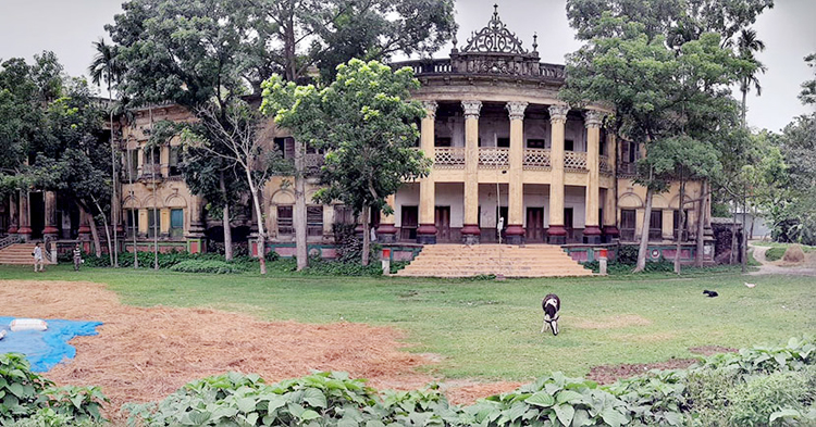 সুযোগ পেলেই দেখে আসুন দেশের ৭ জমিদার বাড়ি