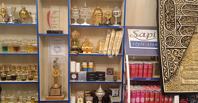 বাণিজ্যমেলায় হামনাহ স্টলে ক্রেতাদের উপচেপড়া ভিড়