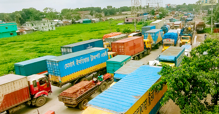 রূপগঞ্জে এশিয়ান হাইওয়েতে দীর্ঘ যানজট, দুর্ভোগ চরমে