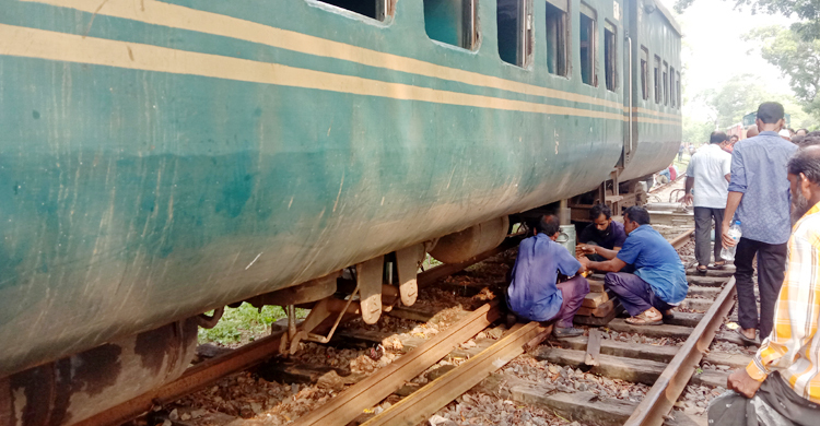 ভৈরবে বগি লাইনচ্যুত, ৩ ঘণ্টা পর ট্রেন চলাচল স্বাভাবিক