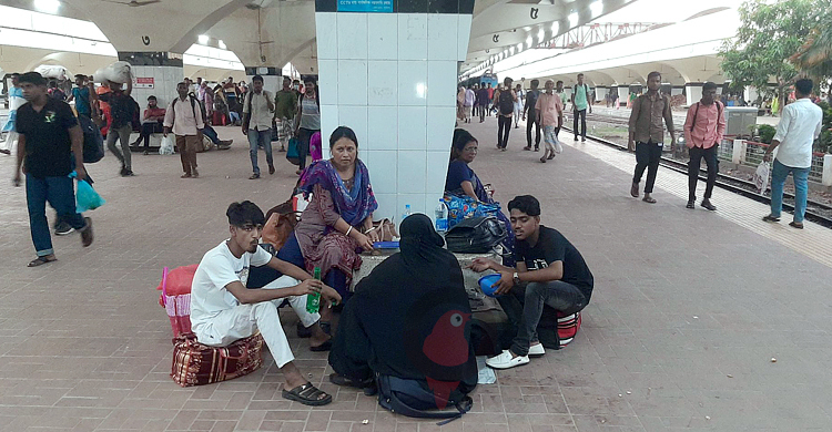একতা-নীলসাগরসহ ৫ ট্রেনের শিডিউল বিপর্যয়, ভোগান্তিতে যাত্রীরা