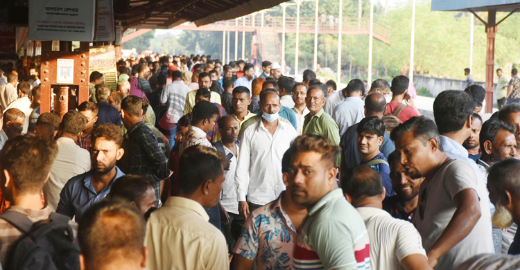 সারাদিন খুলনায় যায়নি কোনো ট্রেন, সন্ধ্যার পর ছাড়লো দুটি