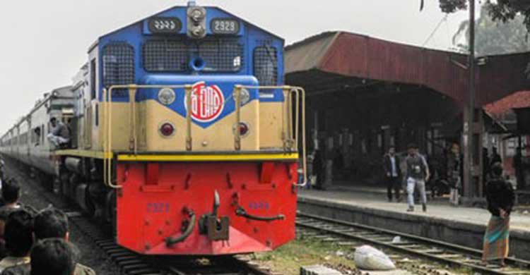 রাজধানীতে ট্রেনের ধাক্কায় ২ মোটরসাইকেল আরোহীর মৃত্যু