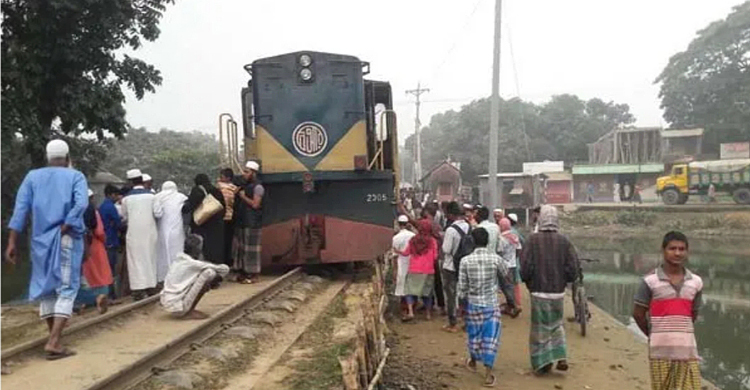 নেত্রকোনার জারিয়ায় ট্রেন লাইনচ্যুত
