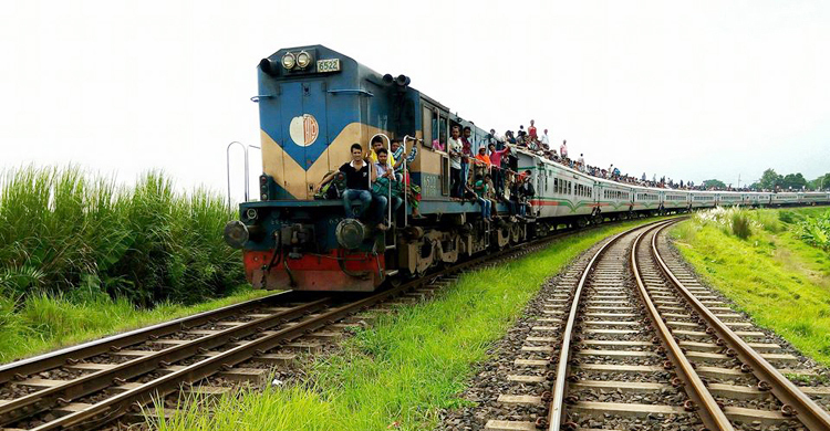 ২৭ ঘণ্টা পর সচল হলো ট্রেন চলাচল
