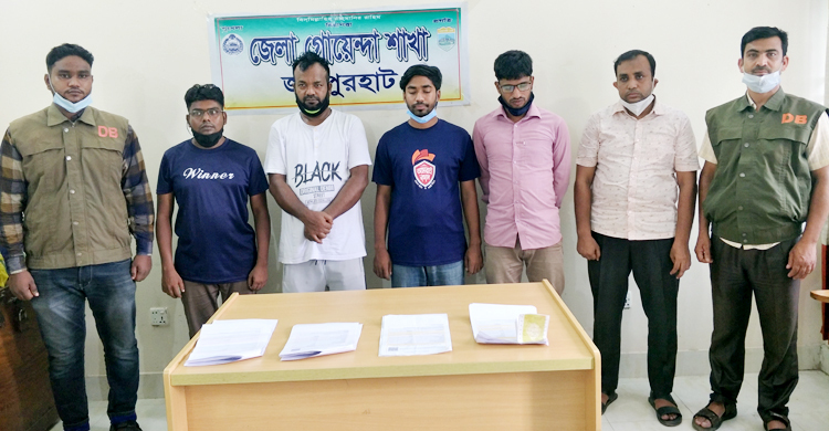 কালোবাজারে ট্রেনের টিকিট, জয়পুরহাটে আটক ৫