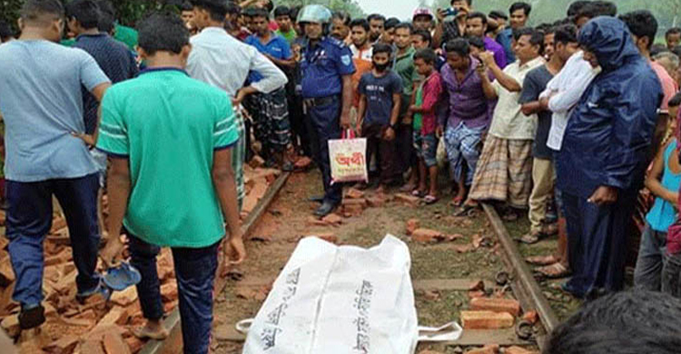 নীলফামারীতে ট্রেনের সঙ্গে ট্রাকের ধাক্কায় যুবক নিহত