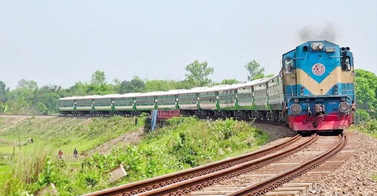 দেড় বছরের সন্তানসহ চলন্ত ট্রেনের নিচে মায়ের আত্মহত্যা