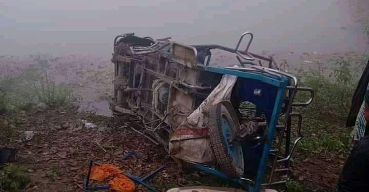 বরেন্দ্র এক্সপ্রেসের ধাক্কায় প্রাণ গেলো ৩ শ্রমিকের