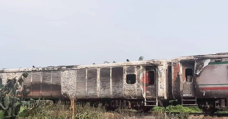 পারাবত এক্সপ্রেসে অগ্নিকাণ্ড তদন্তে ৩ কমিটি