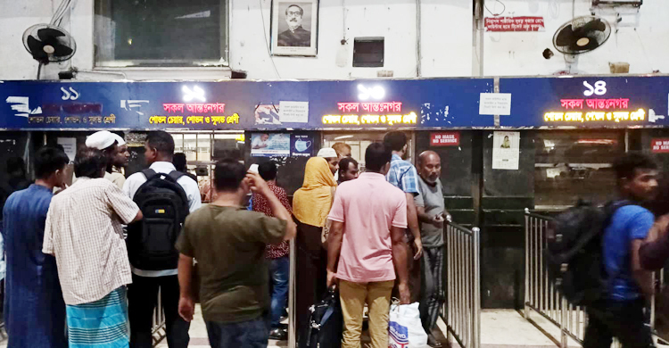 সহজেই টিকিট পাচ্ছেন কমিউটার ট্রেনের যাত্রীরা